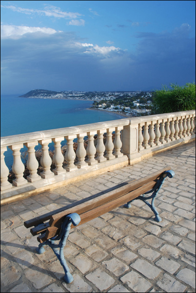 Banc au Golden Tulip