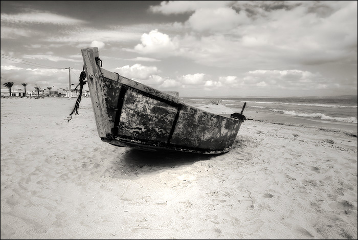 Embarcation, plage de Raoued