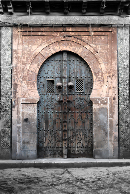 Vieille porte au coeur de la Mdina de Tunis